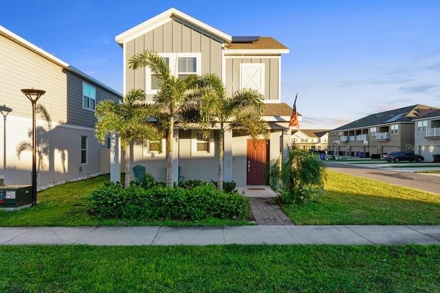 view of front of property with a front yard