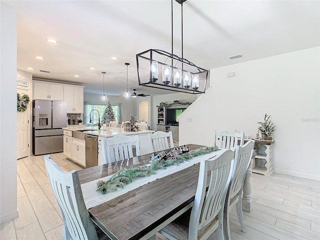 dining area featuring sink and a notable chandelier