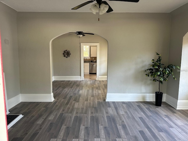 spare room featuring dark hardwood / wood-style floors and ceiling fan