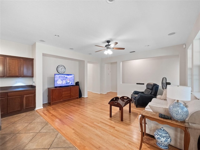 living room featuring light hardwood / wood-style flooring and ceiling fan