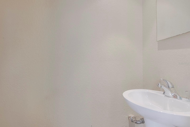 bathroom featuring sink