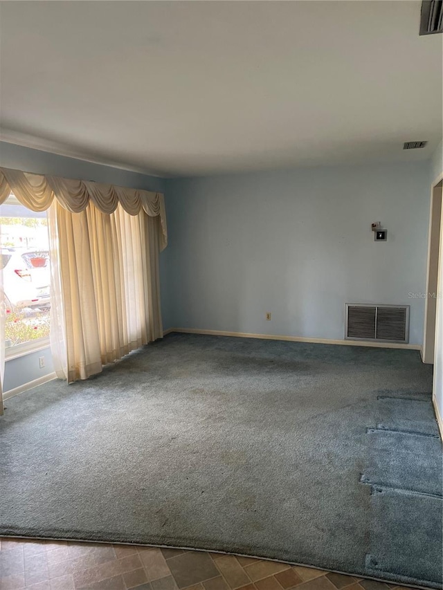 unfurnished room with carpet