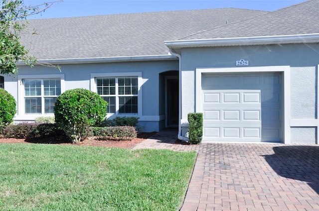 2825 Attwater Loop, Winter Haven, FL 33884 - ranch-style house featuring a front yard and a garage
