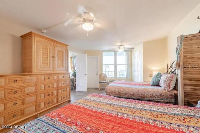 bedroom with ceiling fan