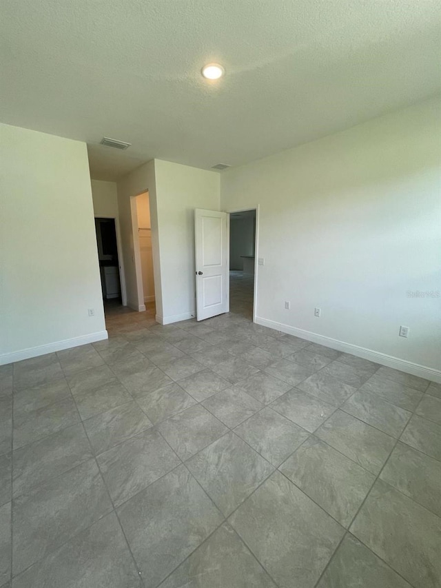 empty room featuring a textured ceiling