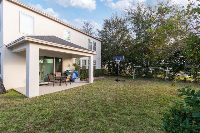 view of yard with a patio area