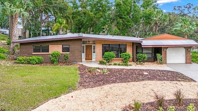 ranch-style house featuring a front lawn and a garage