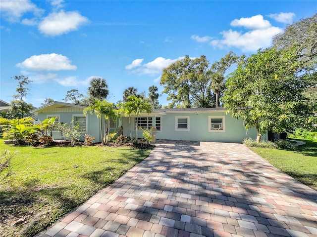 ranch-style home featuring a front lawn