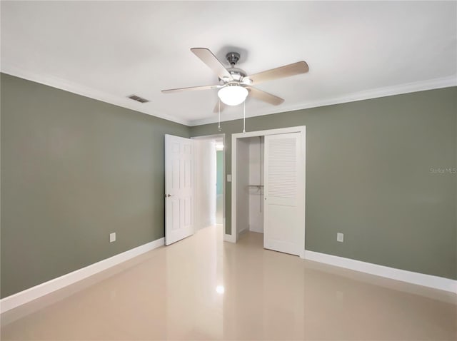 unfurnished bedroom with ceiling fan, ornamental molding, and a closet