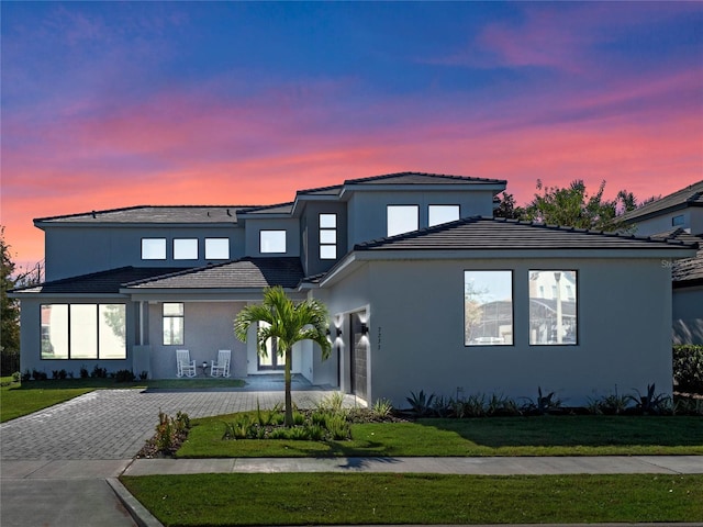 view of front facade featuring a yard