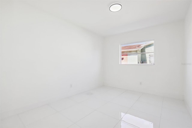 unfurnished room featuring light tile patterned floors