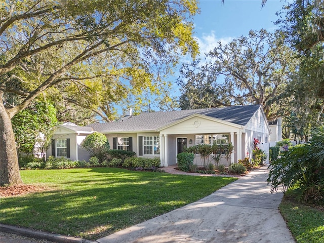 single story home with a front yard