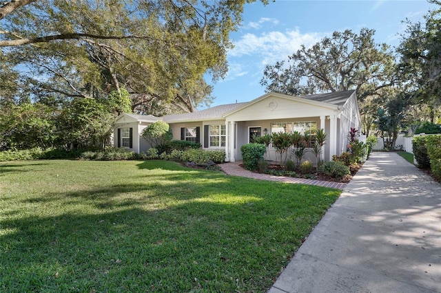 ranch-style house featuring a front lawn