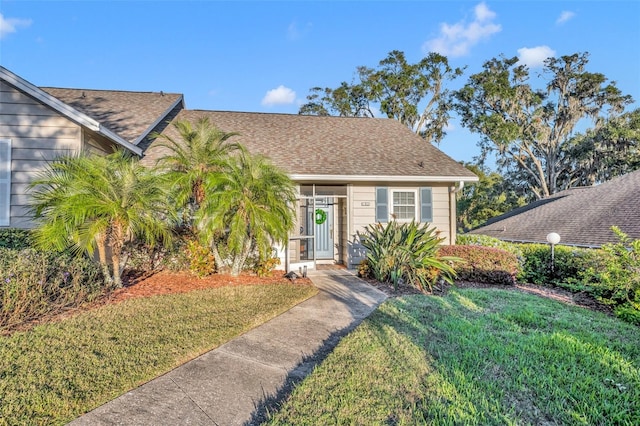 view of front of home featuring a front lawn