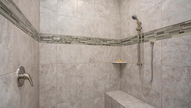 details featuring tiled shower