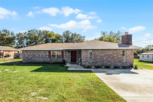 single story home featuring a front yard