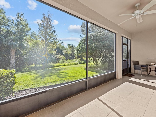 sunroom / solarium with ceiling fan