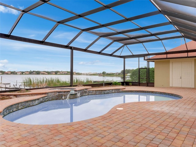 view of swimming pool with a lanai, an in ground hot tub, and a water view