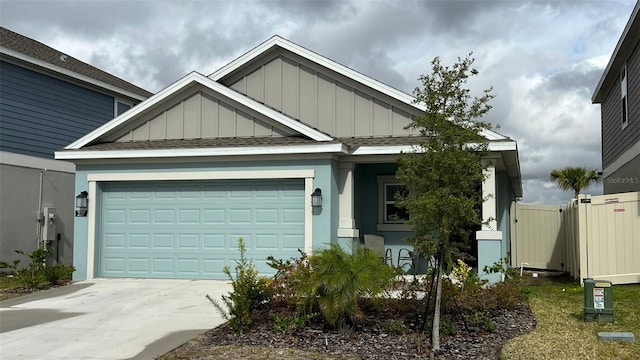 view of front facade featuring a garage