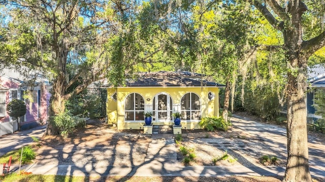 view of patio featuring covered porch