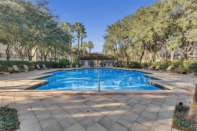 1054 Waterside Dr, Celebration, FL 34747 - community pool with a patio