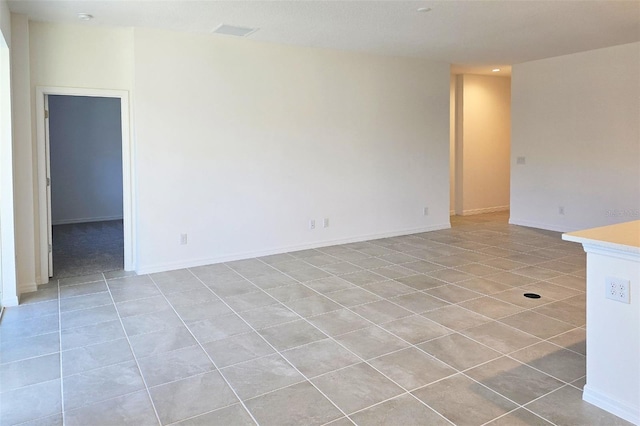 unfurnished room featuring light tile patterned floors