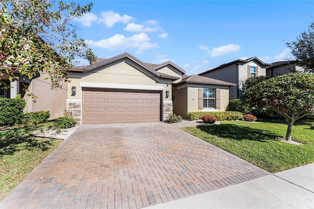 view of front of house featuring a front lawn and a garage