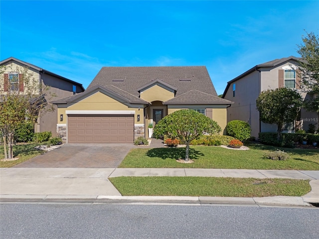 view of front of property featuring a front yard and a garage