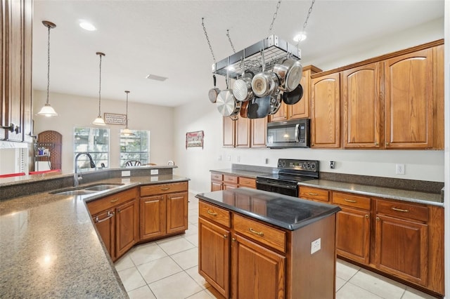 kitchen with sink, light tile patterned floors, electric range, a center island, and hanging light fixtures