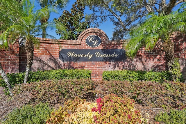 view of community / neighborhood sign