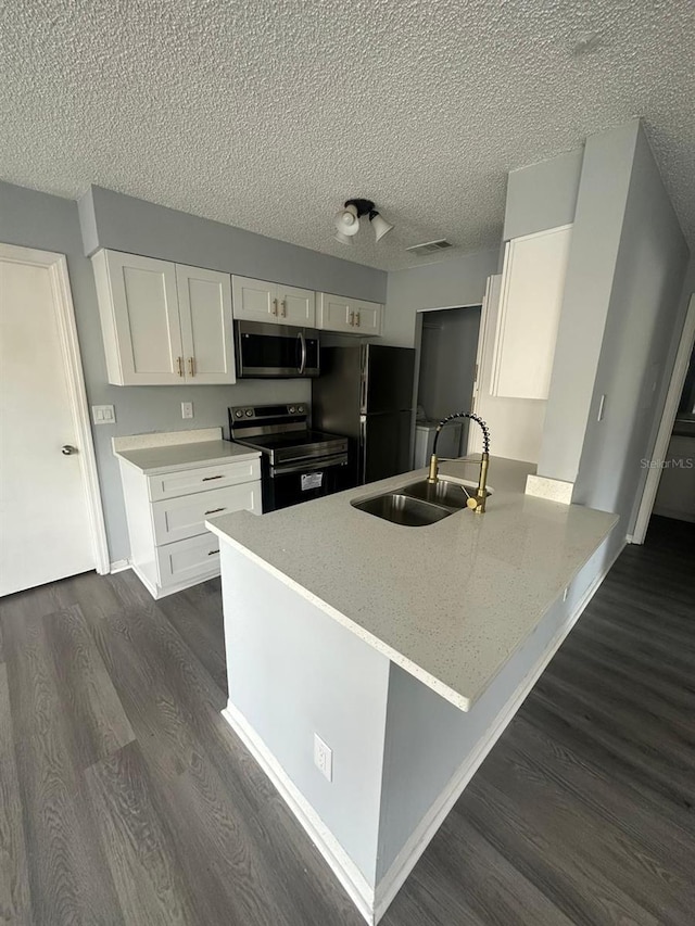 1023 S Hiawassee Rd Unit 4022, Orlando, FL 32835 - kitchen with electric range, stainless steel microwave, a sink, freestanding refrigerator, and dark wood finished floors