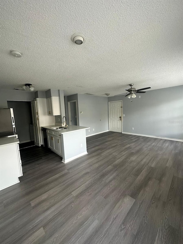 kitchen featuring white cabinets, sink, dark hardwood / wood-style floors, ceiling fan, and a textured ceiling