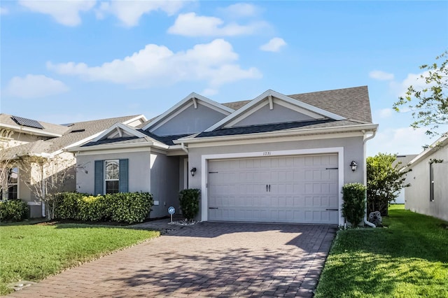 view of front facade featuring a garage and a front yard