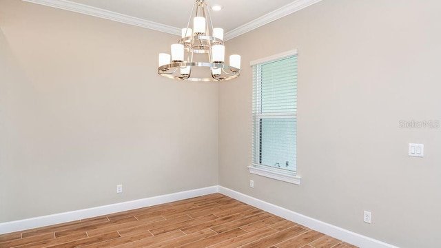 empty room with light wood-type flooring, an inviting chandelier, and ornamental molding