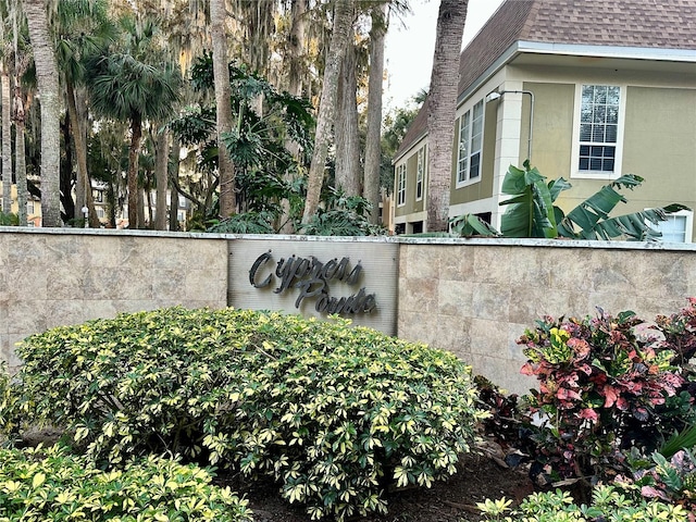 view of community / neighborhood sign