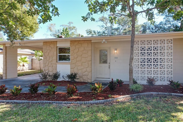 view of front of house featuring a carport