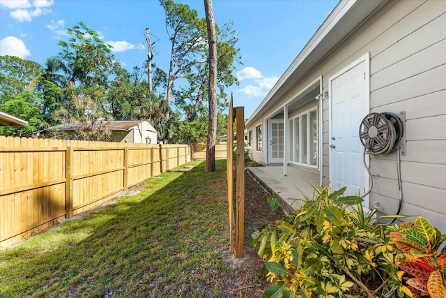 view of yard featuring a patio