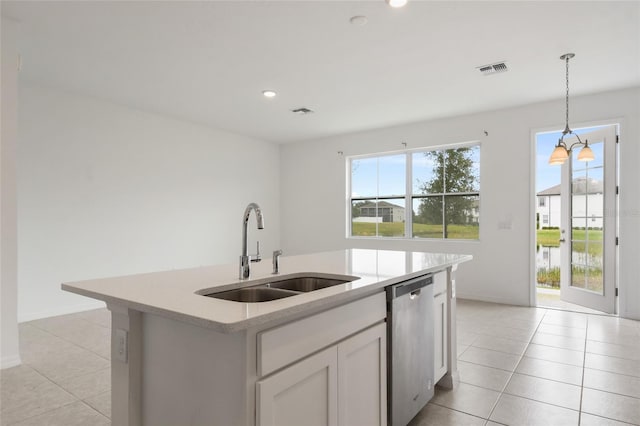 kitchen featuring sink, a notable chandelier, dishwasher, hanging light fixtures, and an island with sink