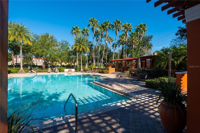 7500 Toscana Blvd Unit 341, Orlando, FL 32819 - community pool with a patio