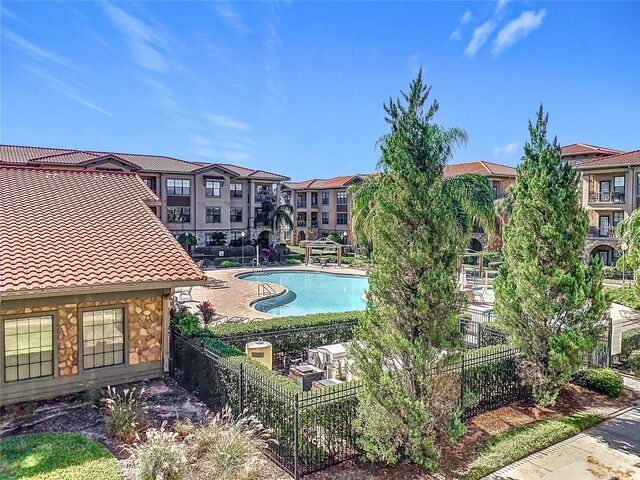 904 Charo Pkwy Unit 525, Davenport, FL 33897 - community pool with a patio