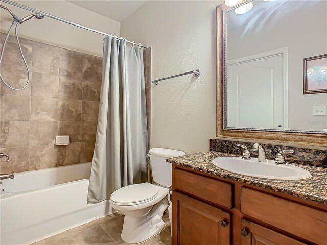 904 Charo Pkwy Unit 525, Davenport, FL 33897 - bathroom featuring vanity, toilet, shower / bathtub combination with curtain, and tile patterned floors