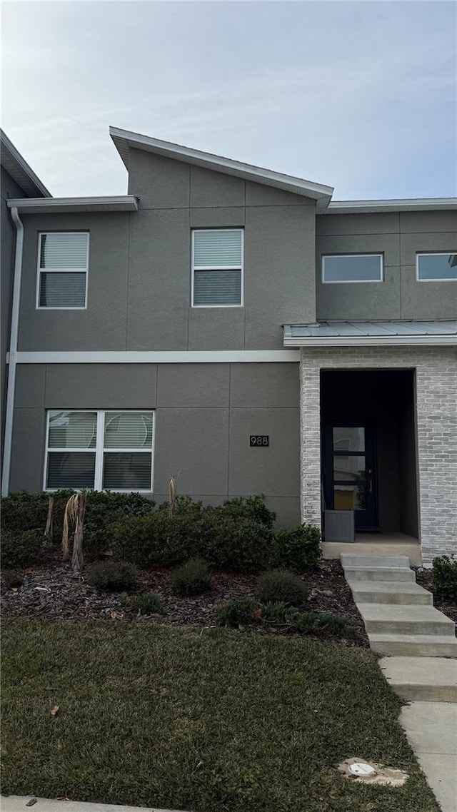 view of front of home with a front lawn