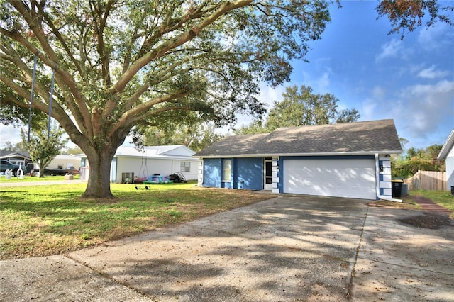 ranch-style house featuring a front lawn