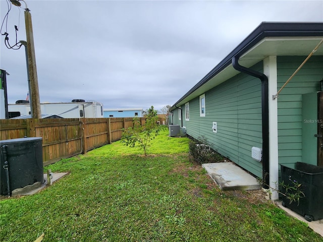 view of yard featuring cooling unit