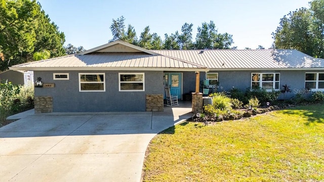 ranch-style home featuring a front yard