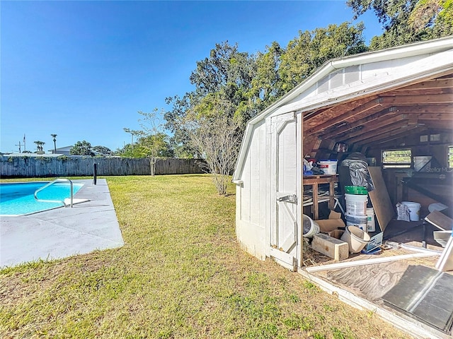 view of yard featuring a fenced in pool