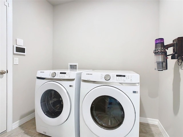 laundry room featuring light tile patterned floors and washing machine and clothes dryer