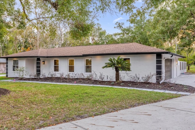 view of front of property featuring a front yard and a garage