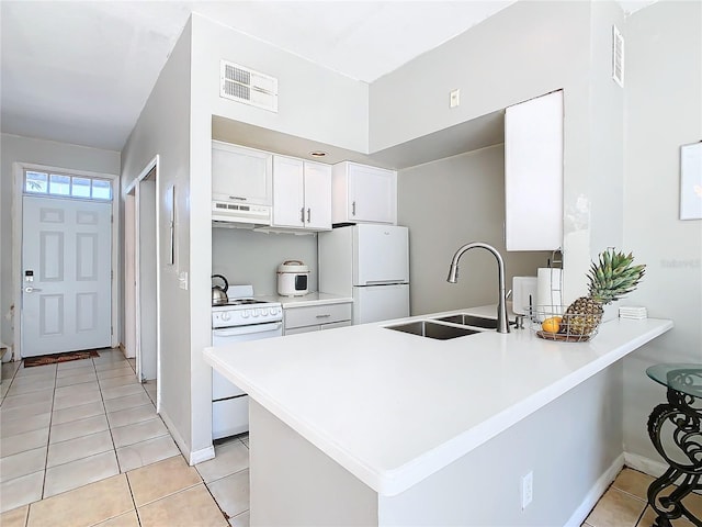 kitchen featuring sink, white appliances, kitchen peninsula, and range hood