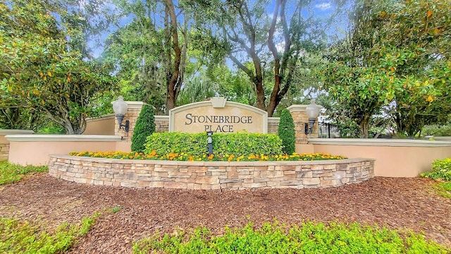 view of community / neighborhood sign